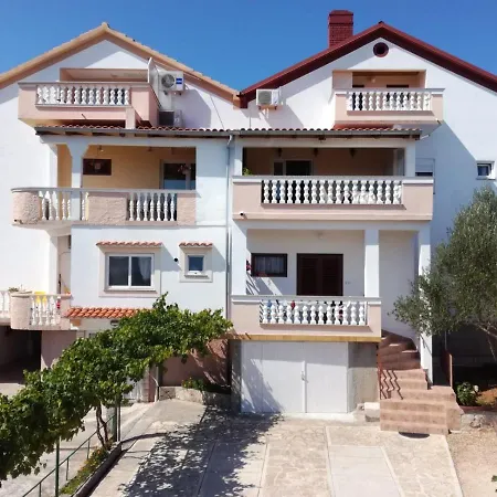 8237b Appartamento Kukljica