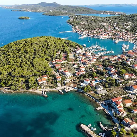 8237b Appartamento Kukljica