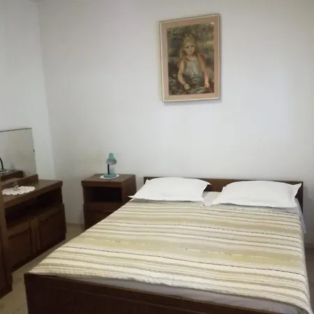 8237b Apartman *